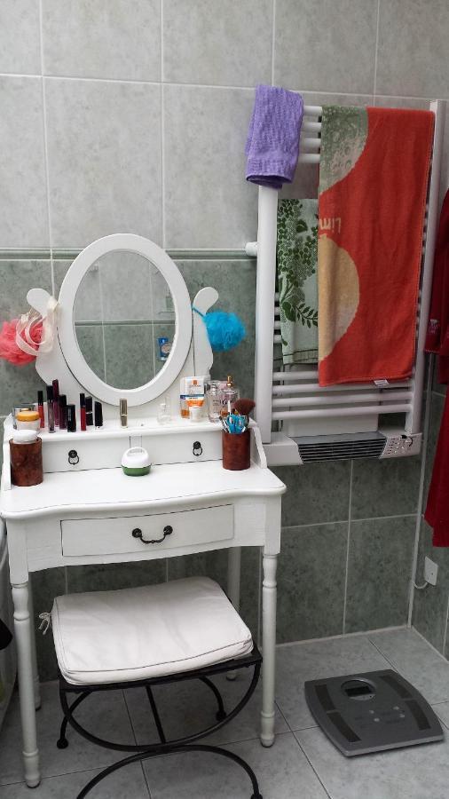 Chambre Privee Avec Salon, Garage Voiture, Velos, Motos Tourville-sur-Arques Kültér fotó